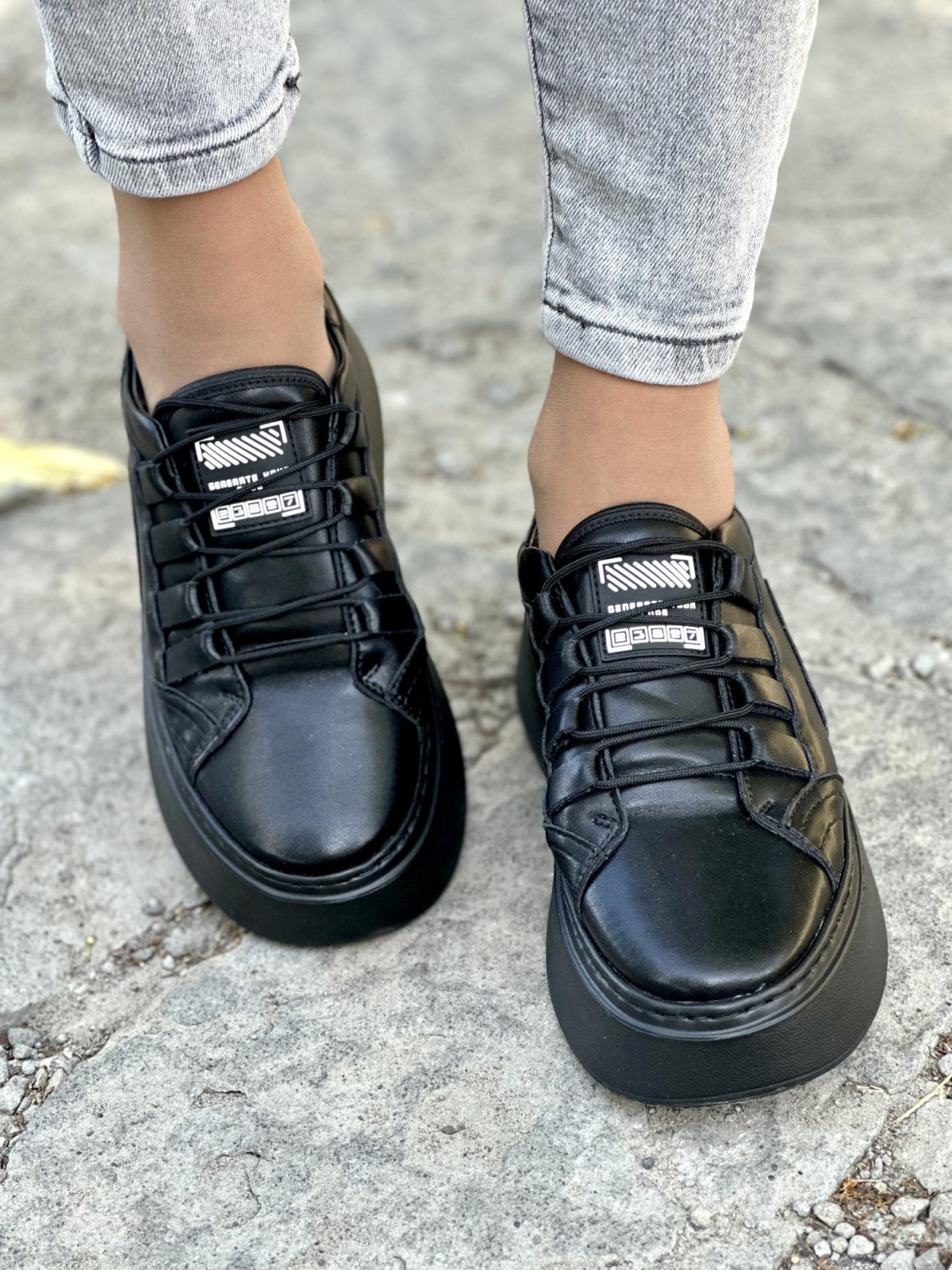 Czarne sneakersy damskie skórzane OLEKSY polskiej produkcji