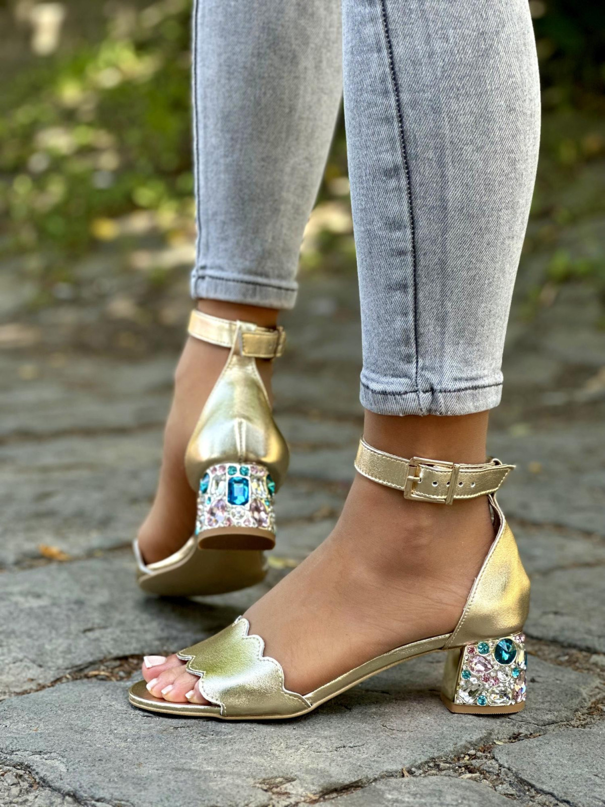 Piękne złote sandały damskie skórzane OLEKSY na wygodnym niskim obcasie polskiej produkcji