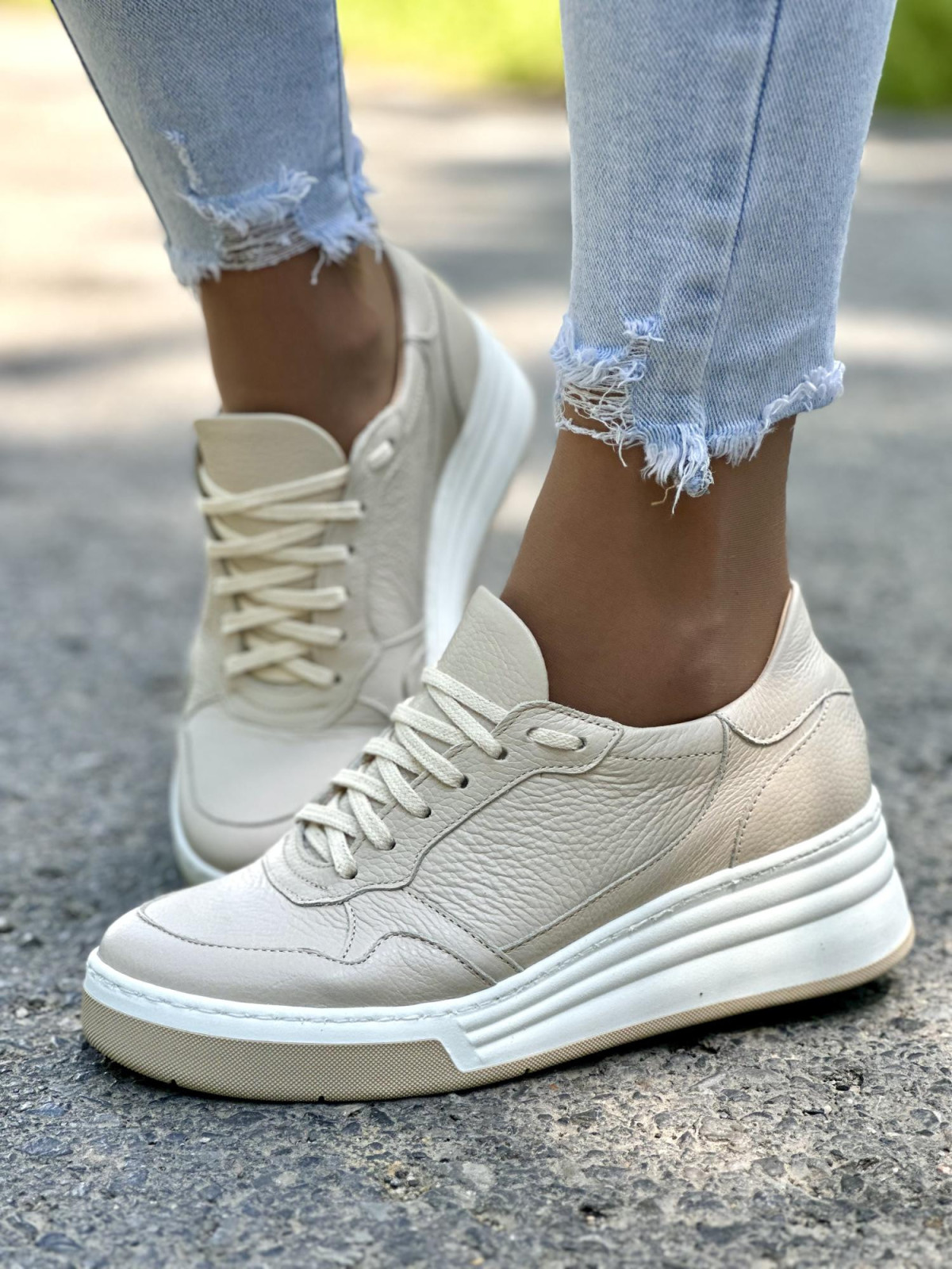 Beżowe sneakersy damskie skórzane OLEKSY polskiej produkcji