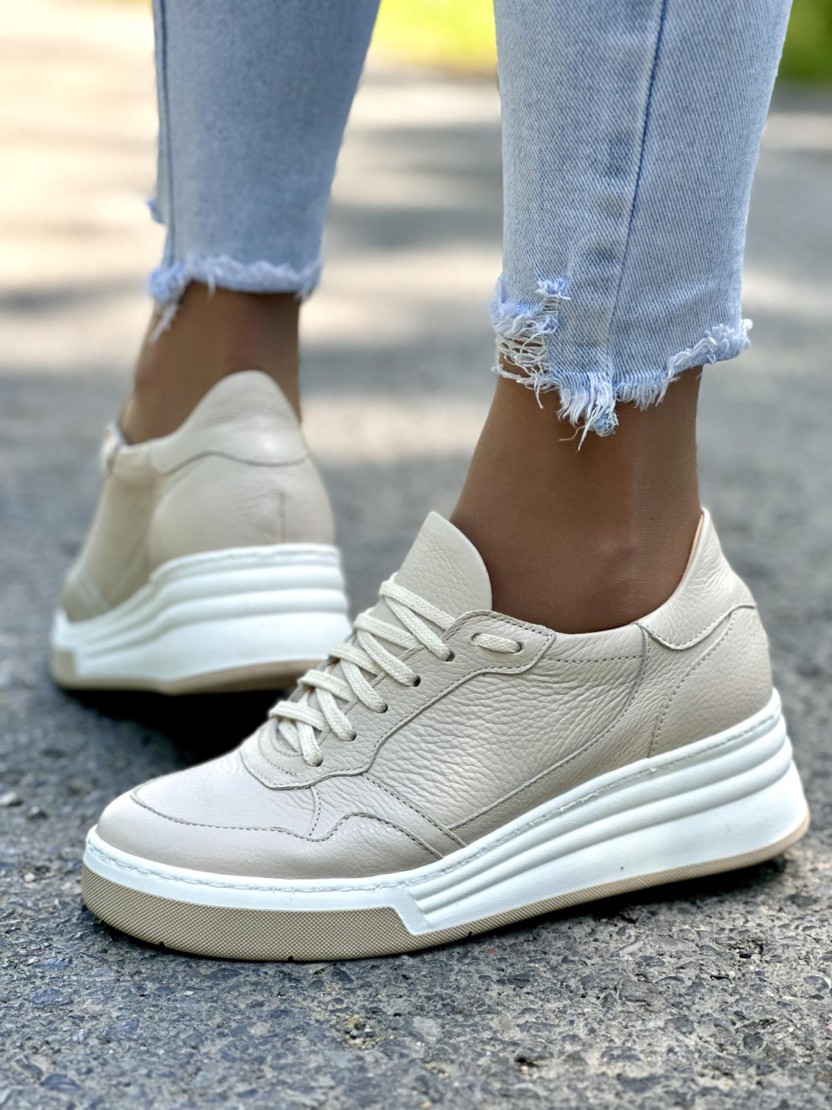 Beżowe sneakersy damskie skórzane OLEKSY polskiej produkcji