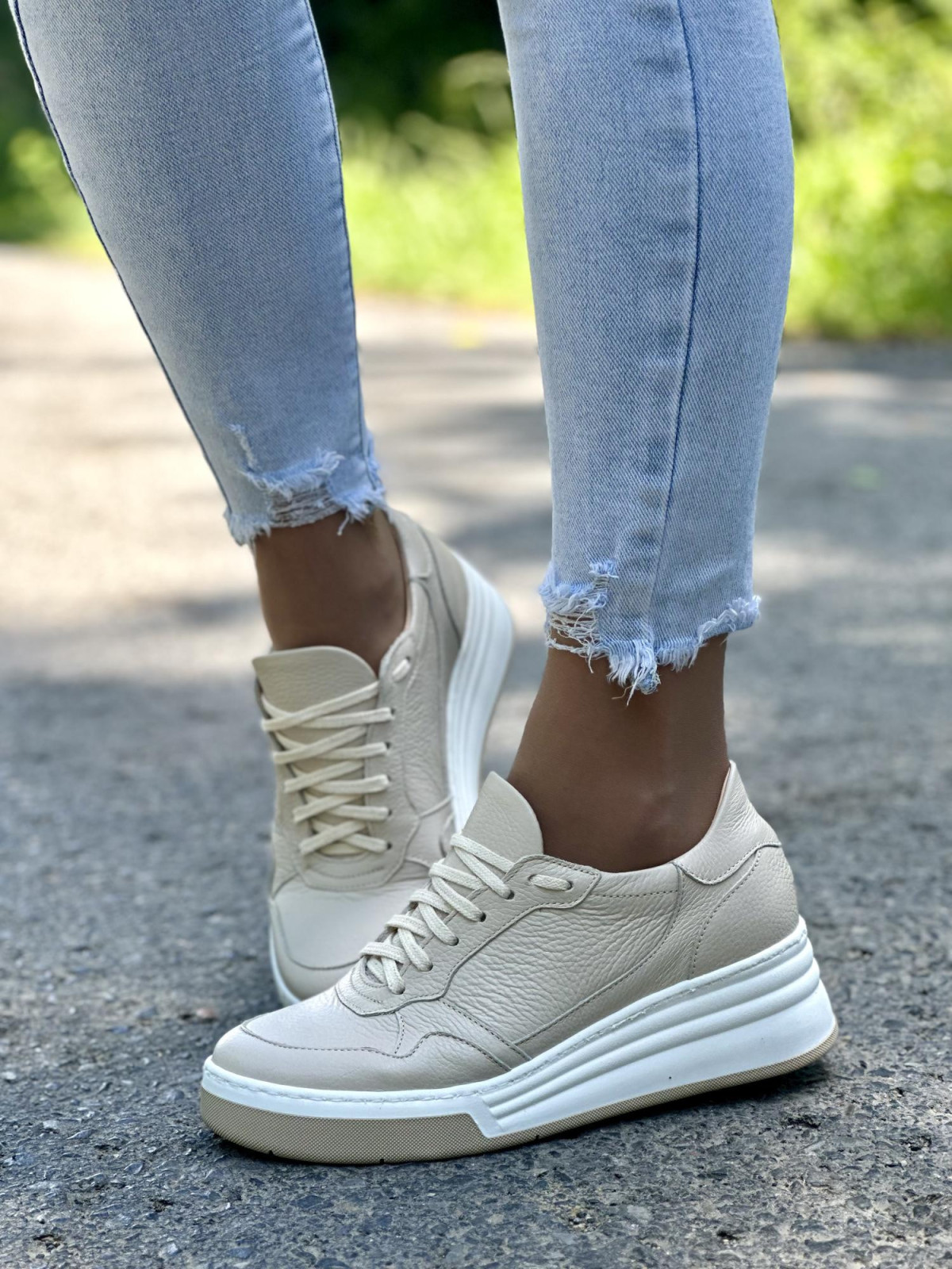 Beżowe sneakersy damskie skórzane OLEKSY polskiej produkcji