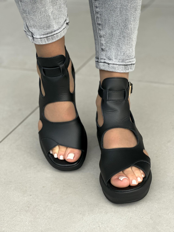 Czarne sandały damskie skórzane OLEKSY polskiej produkcji na grubym spodzie