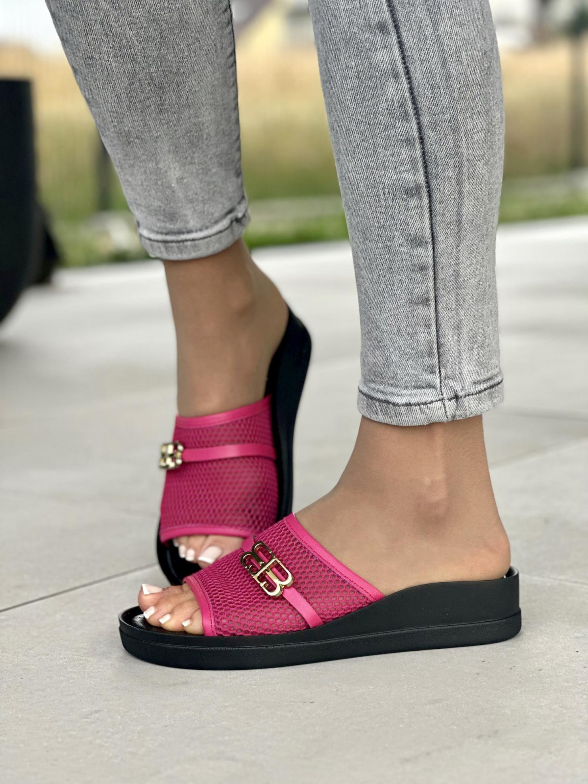 Mega wygodne fuksjowe klapki damskie skórzane OLEKSY polskiej produkcji