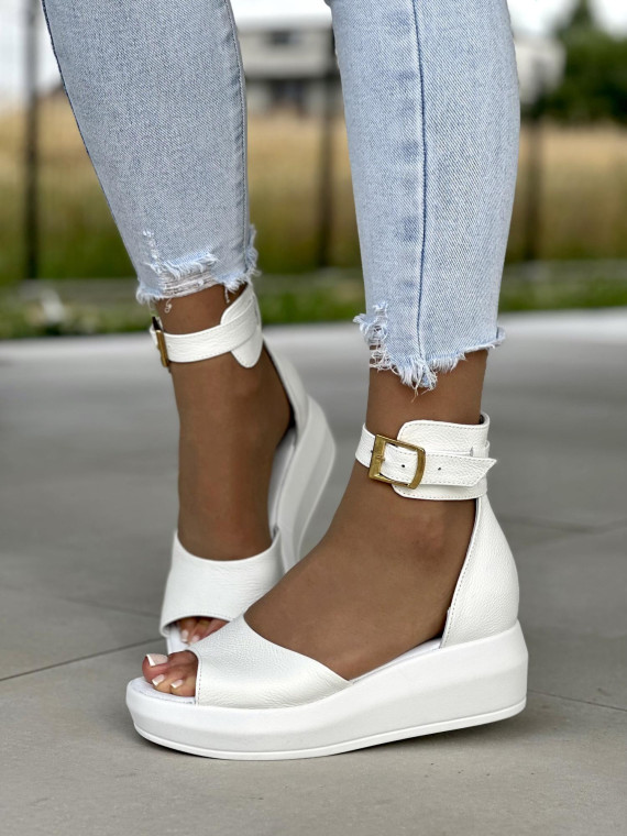 Białe sandały damskie skórzane OLEKSY polskiej produkcji na modnej grubej podeszwie