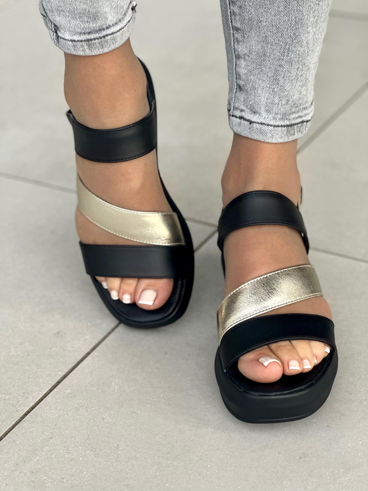 Czarne sandały damskie skórzane OLEKSY polskiej produkcji na grubym spodzie