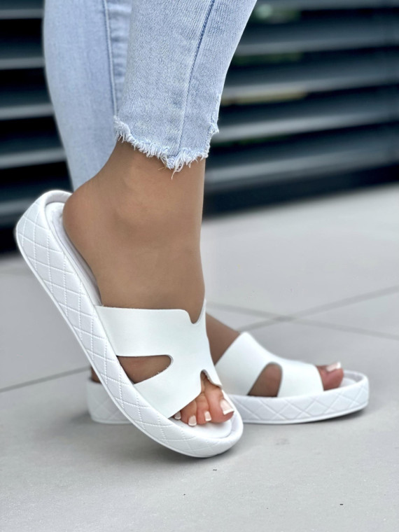 Białe klapki damskie skórzane OLEKSY na grubej podeszwie polskiej produkcji