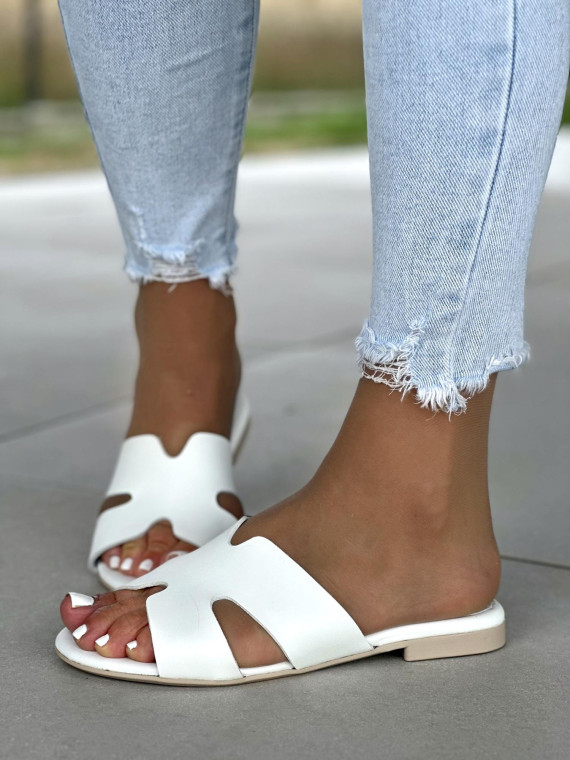 Białe klapki damskie skórzane OLEKSY na płaskiej podeszwie polskiej produkcji