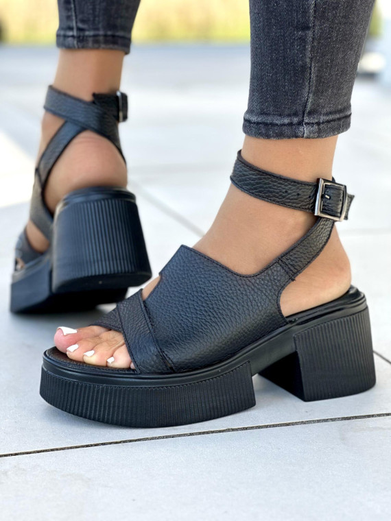 Czarne sandały damskie skórzane OLEKSY polskiej produkcji na grubym spodzie