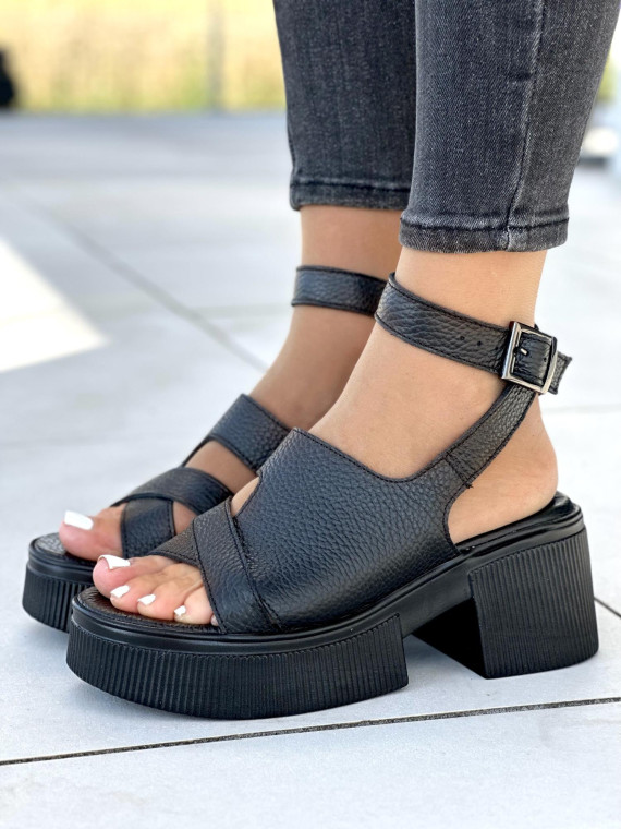 Czarne sandały damskie skórzane OLEKSY polskiej produkcji na grubym spodzie