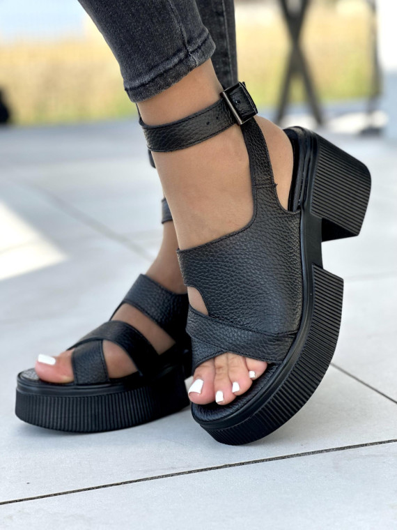 Czarne sandały damskie skórzane OLEKSY polskiej produkcji na grubym spodzie