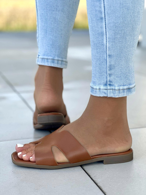 Rude klapki damskie OLEKSY ze skóry naturalnej polskiej produkcji na wygodnej płaskiej podeszwie