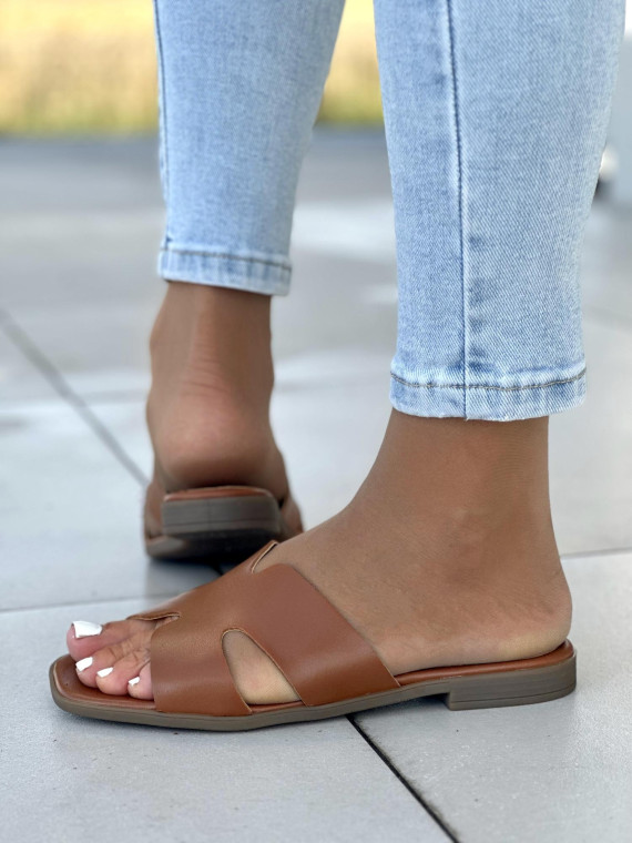 Rude klapki damskie OLEKSY ze skóry naturalnej polskiej produkcji na wygodnej płaskiej podeszwie