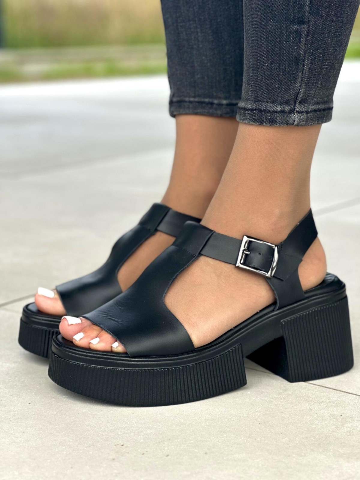 Czarne sandały damskie skórzane OLEKSY polskiej produkcji na grubym spodzie