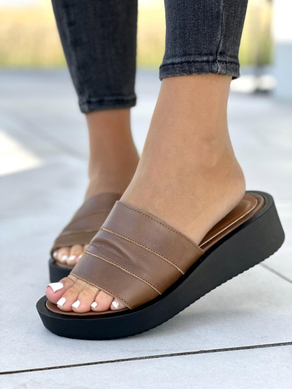 Brązowe klapki damskie skórzane OLEKSY polskiej produkcji na bardzo wygodnej grubej podeszwie