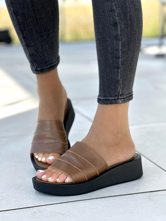 Brązowe klapki damskie skórzane OLEKSY polskiej produkcji na bardzo wygodnej grubej podeszwie