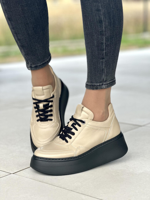 Beżowe sneakersy damskie skórzane OLEKSY polskiej produkcji na grubej czarnej podeszwie