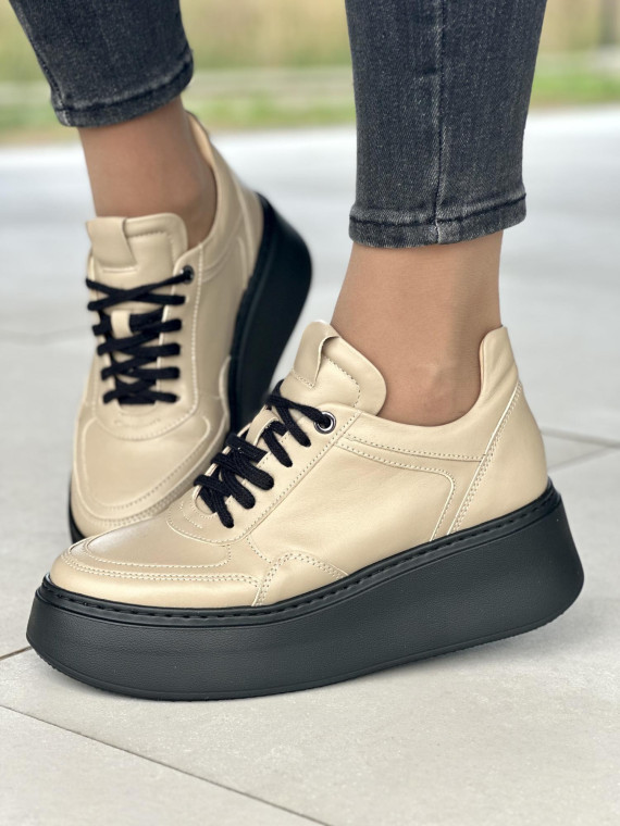 Beżowe sneakersy damskie skórzane OLEKSY polskiej produkcji na grubej czarnej podeszwie