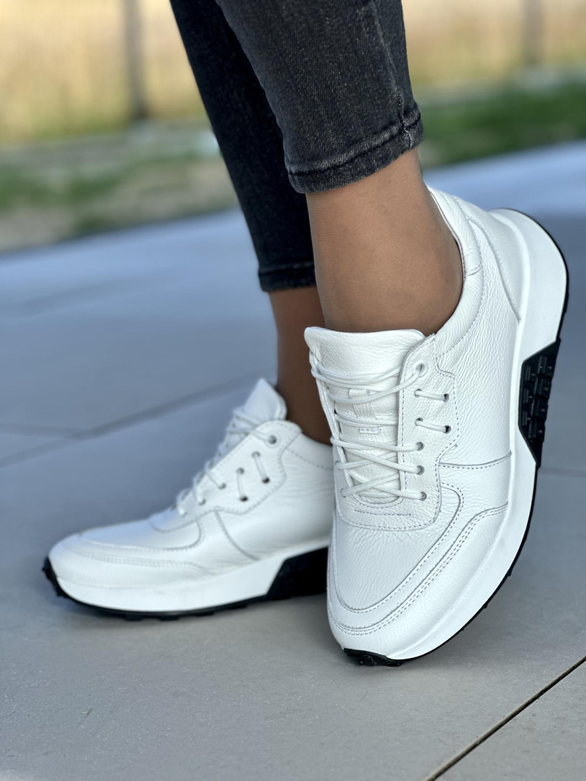 Białe sneakersy damskie OLEKSY ze skóry naturalnej polskiej produkcji