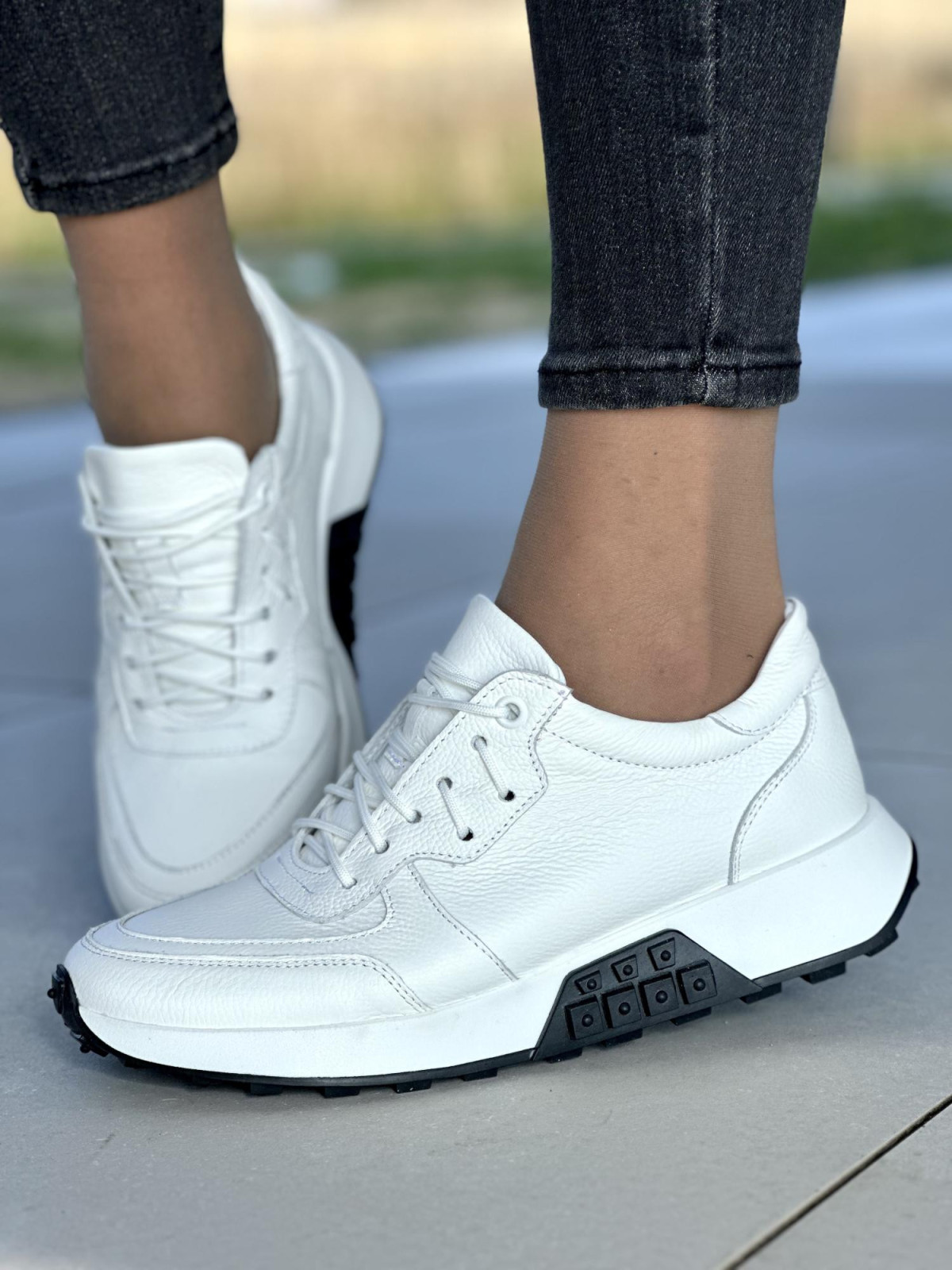 Białe sneakersy damskie OLEKSY ze skóry naturalnej polskiej produkcji