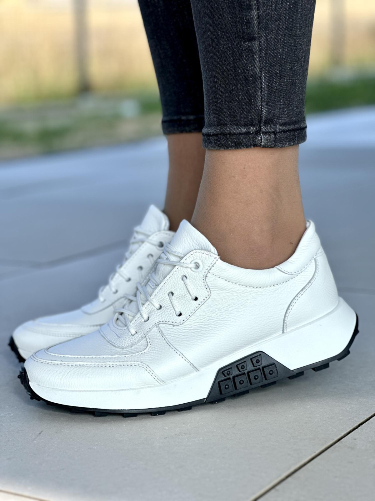 Białe sneakersy damskie OLEKSY ze skóry naturalnej polskiej produkcji