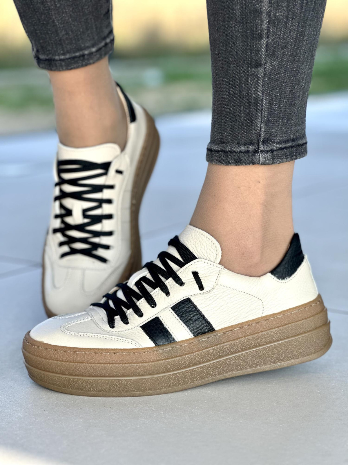 Beżowe trampki damskie skórzane OLEKSY polskiej produkcji