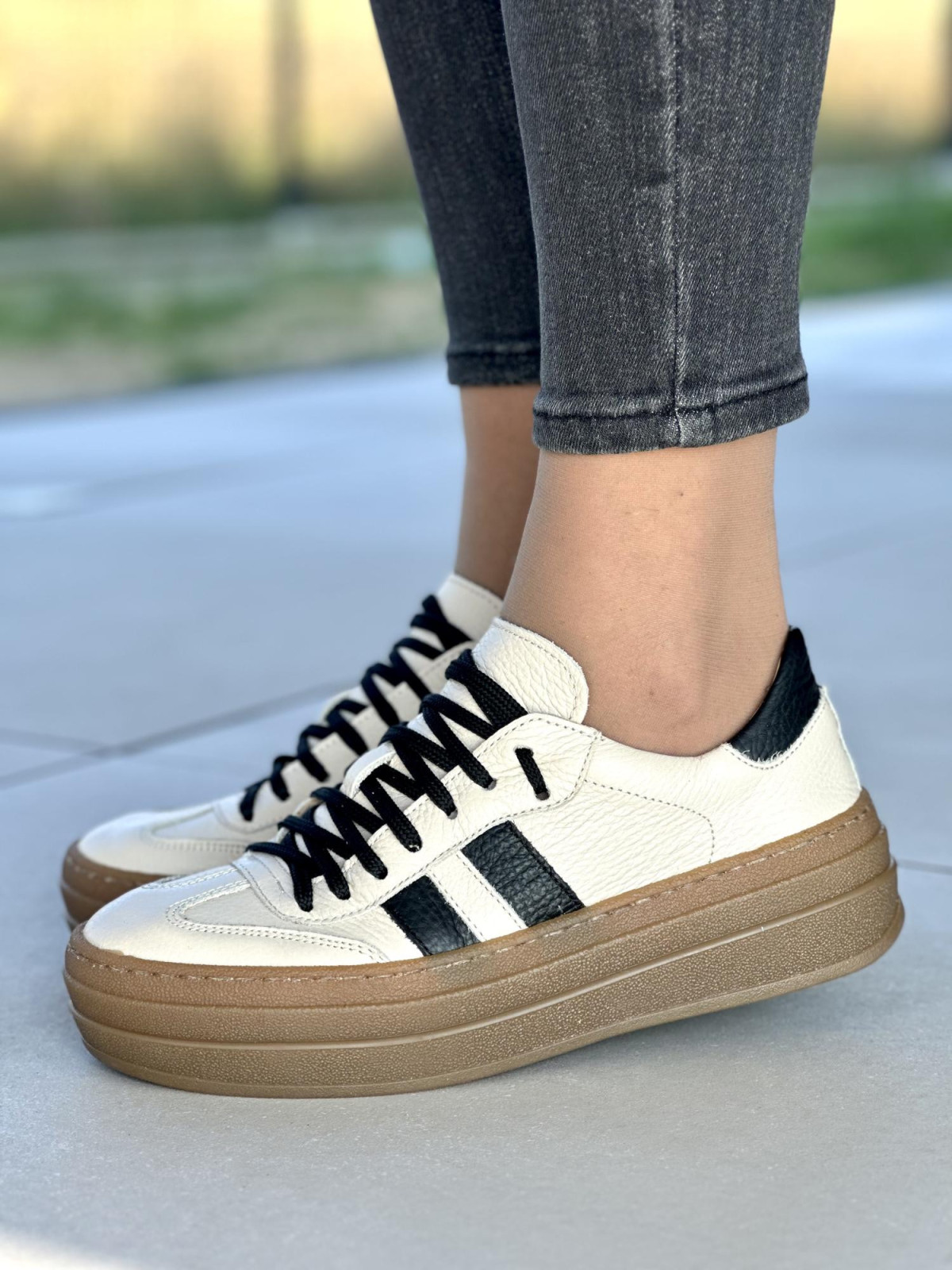 Beżowe trampki damskie skórzane OLEKSY polskiej produkcji