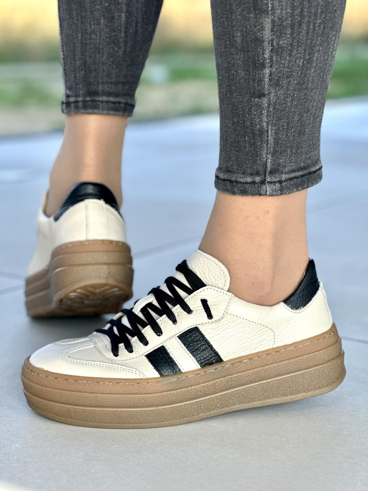 Beżowe trampki damskie skórzane OLEKSY polskiej produkcji