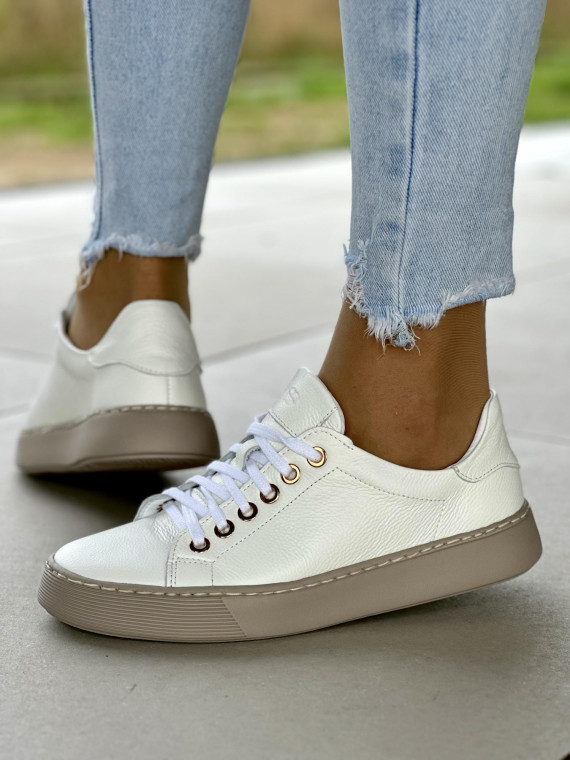 Białe trampki damskie skórzane OLEKSY polskiej produkcji na beżowej lekkiej podeszwie