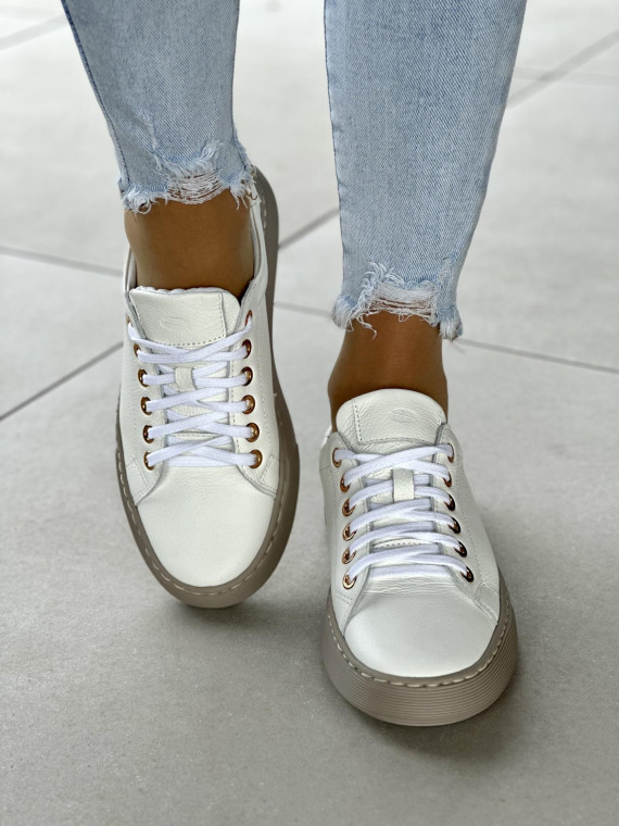 Białe trampki damskie skórzane OLEKSY polskiej produkcji na beżowej lekkiej podeszwie