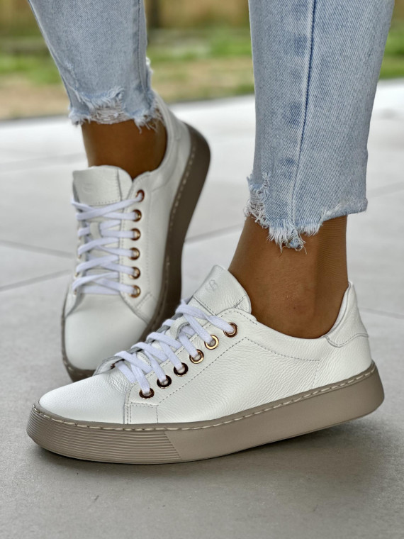 Białe trampki damskie skórzane OLEKSY polskiej produkcji na beżowej lekkiej podeszwie