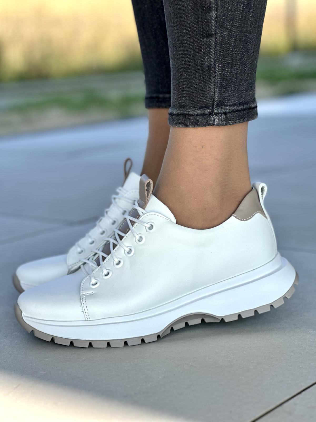 Białe sneakersy damskie OLEKSY ze skóry naturalnej polskiej produkcji