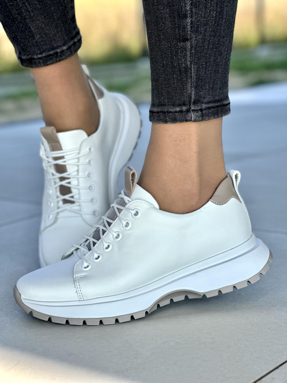 Białe sneakersy damskie OLEKSY ze skóry naturalnej polskiej produkcji