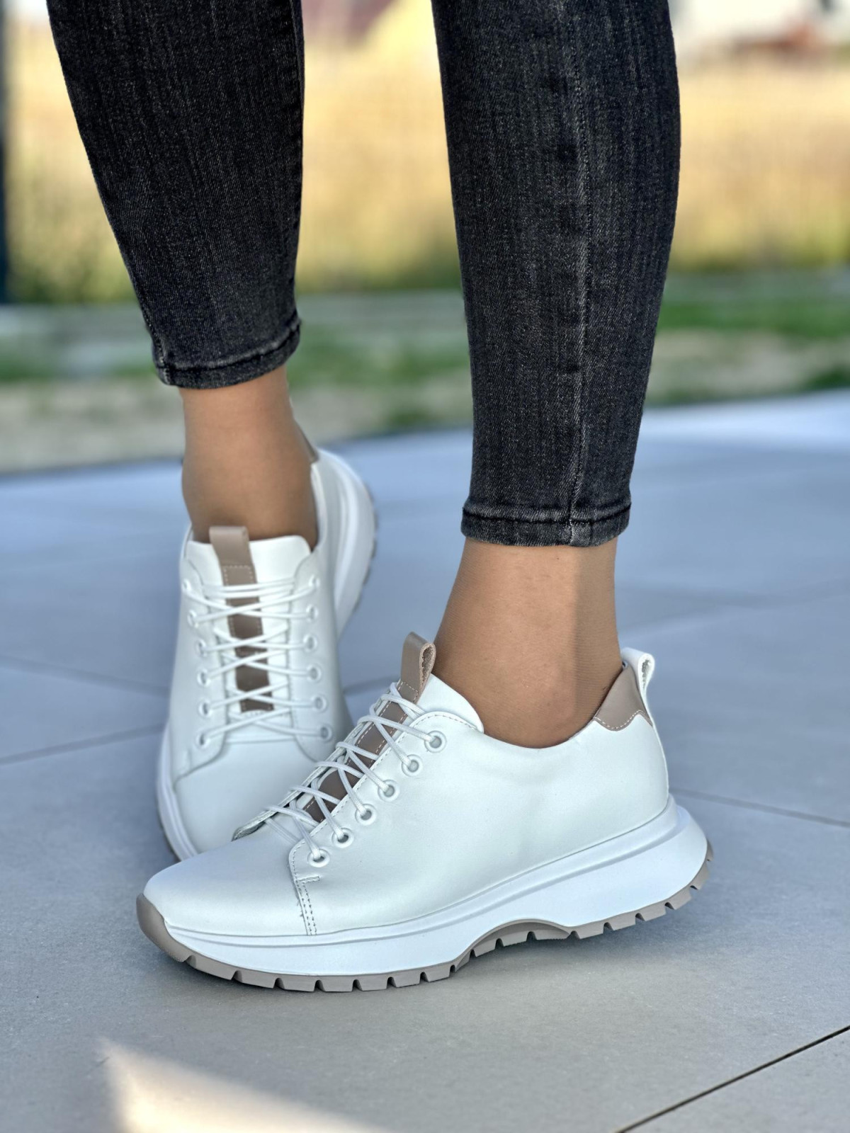 Białe sneakersy damskie OLEKSY ze skóry naturalnej polskiej produkcji