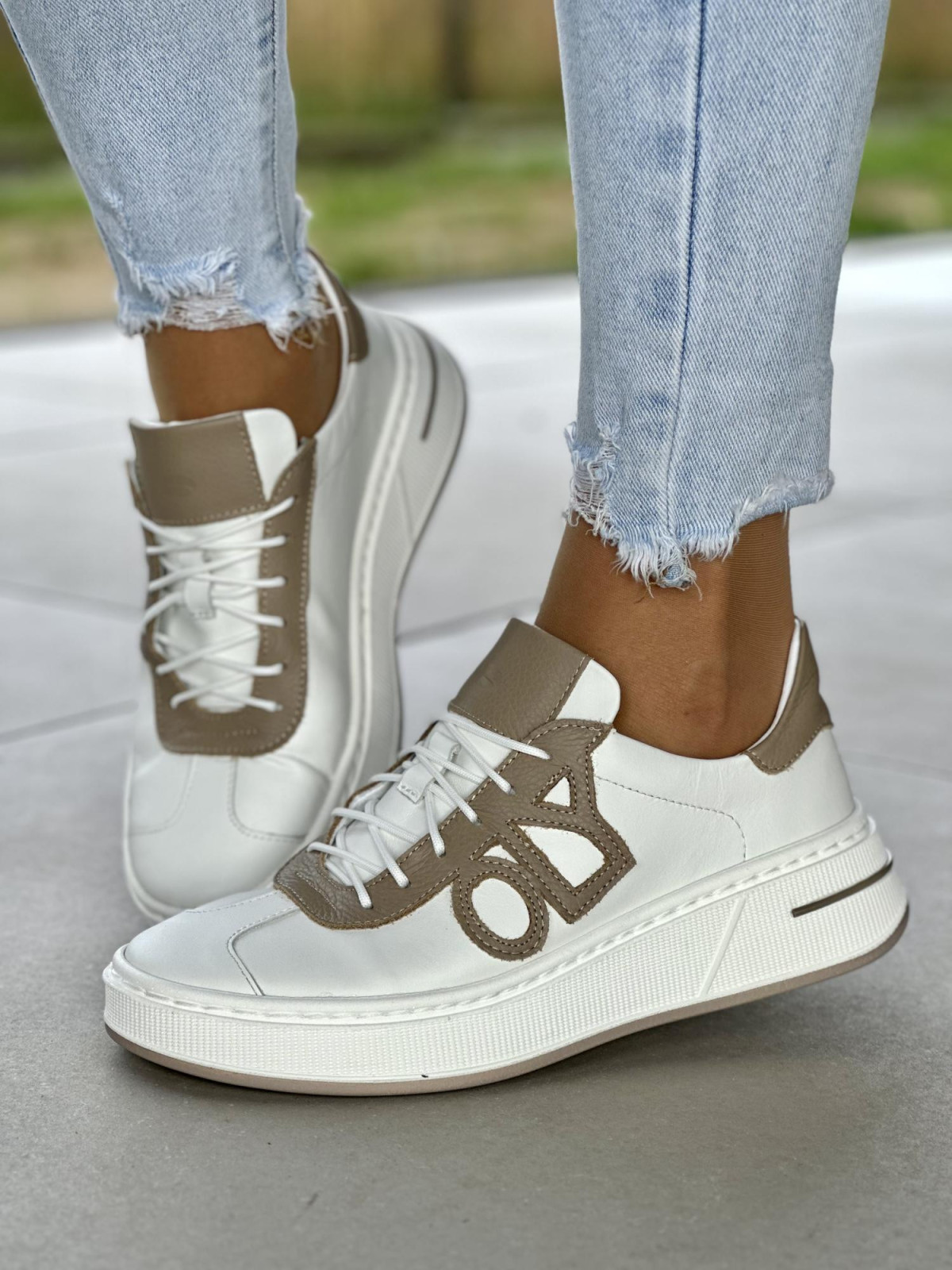 Białe sneakersy damskie OLEKSY ze skóry naturalnej polskiej produkcji