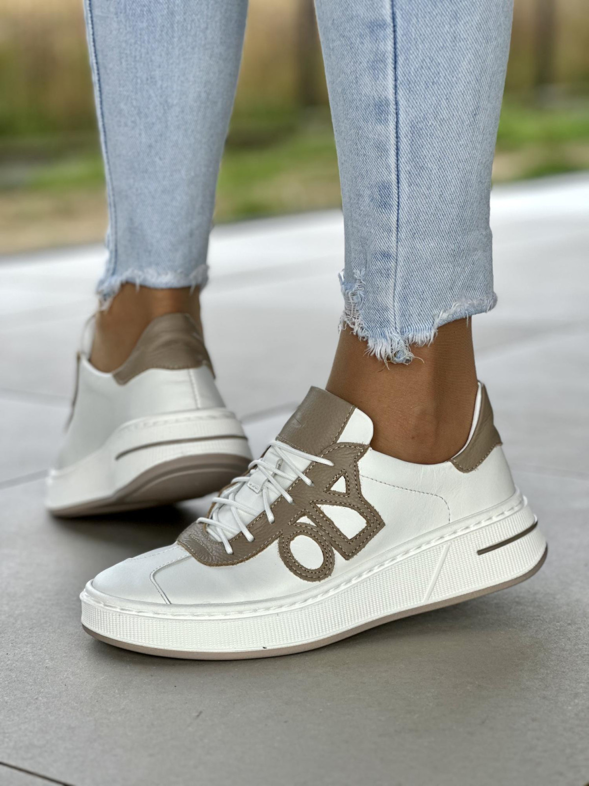 Białe sneakersy damskie OLEKSY ze skóry naturalnej polskiej produkcji