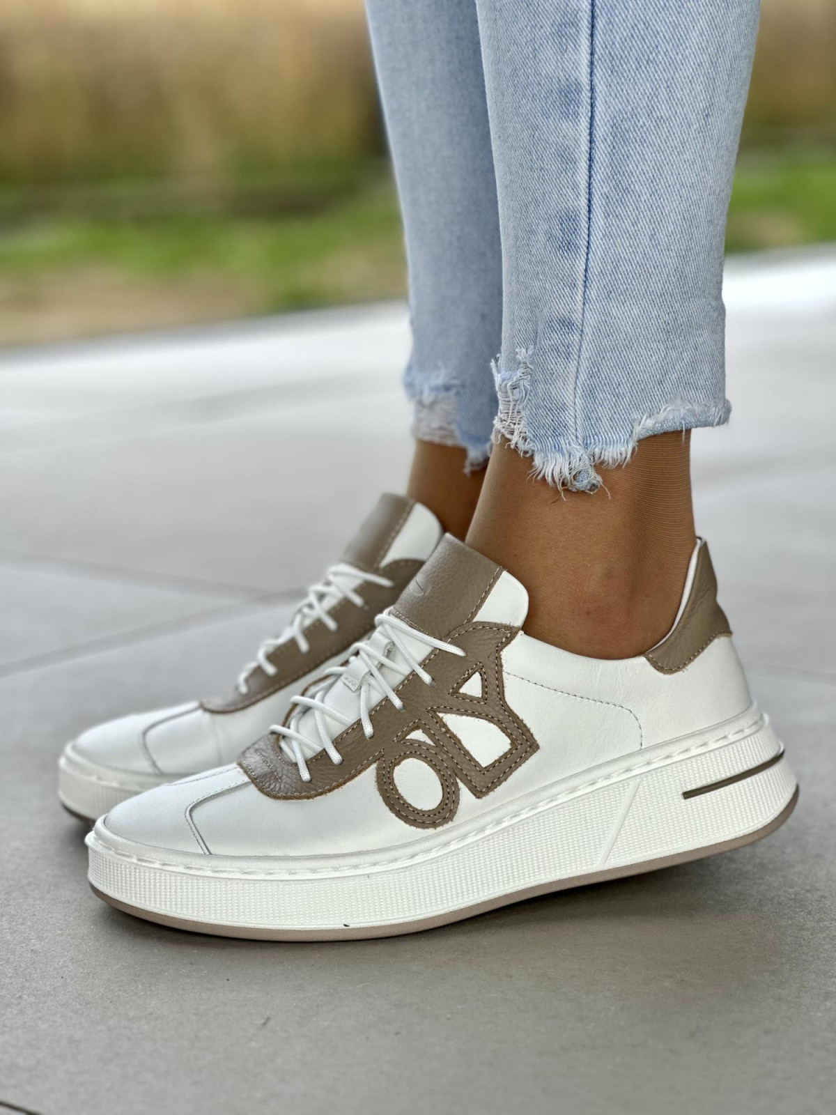 Białe sneakersy damskie OLEKSY ze skóry naturalnej polskiej produkcji