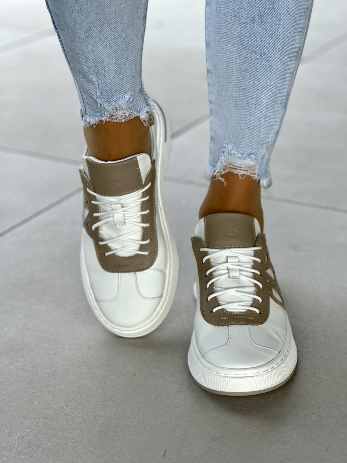 Białe sneakersy damskie OLEKSY ze skóry naturalnej polskiej produkcji