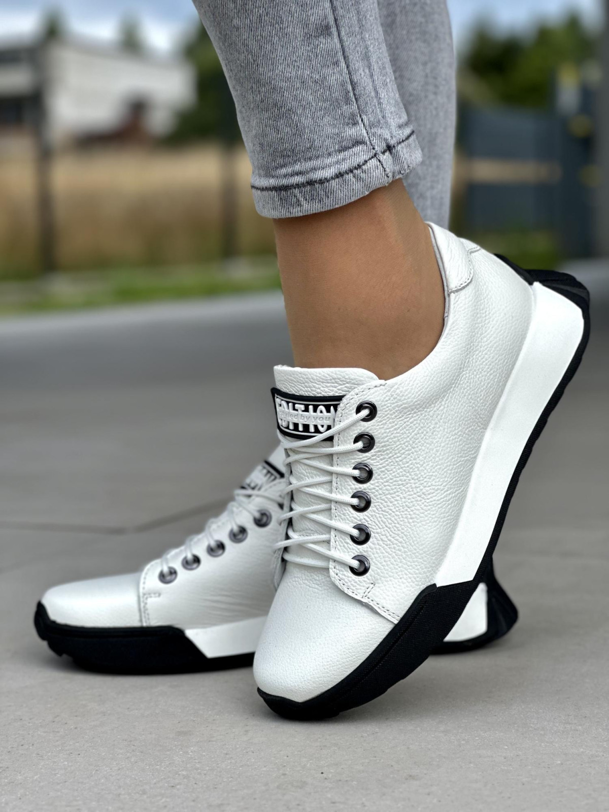 Białe sneakersy damskie OLEKSY ze skóry naturalnej polskiej produkcji