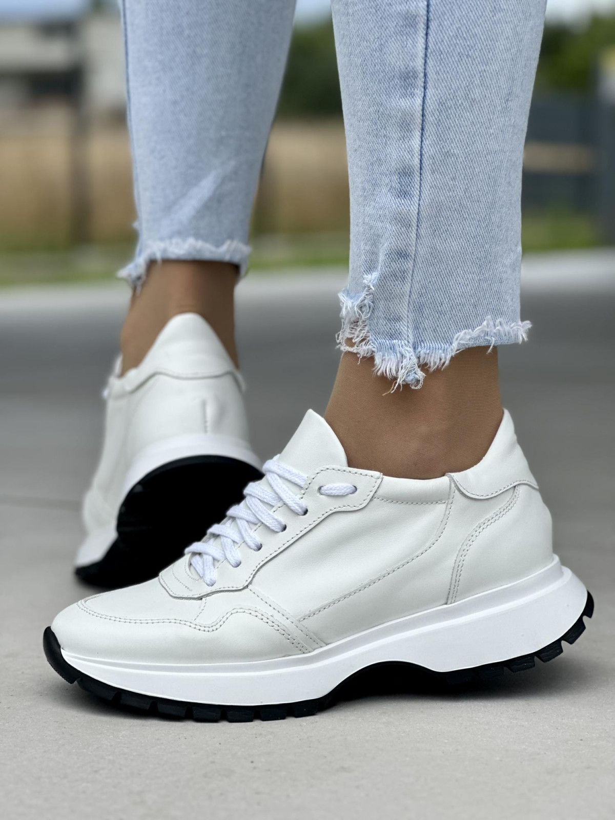 Białe sneakersy damskie OLEKSY ze skóry naturalnej polskiej produkcji