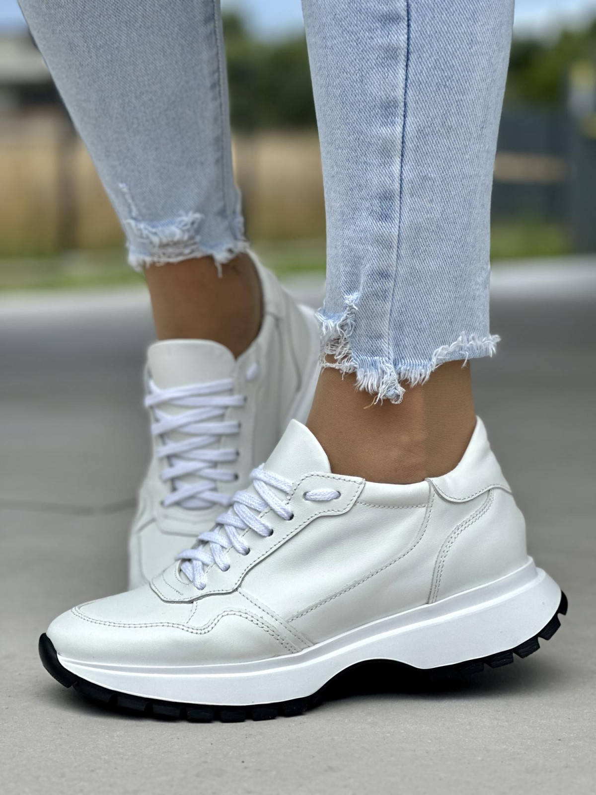 Białe sneakersy damskie OLEKSY ze skóry naturalnej polskiej produkcji