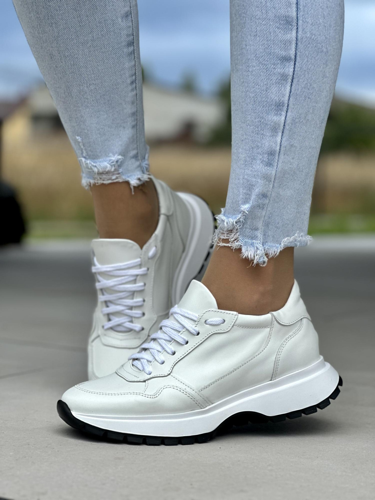 Białe sneakersy damskie OLEKSY ze skóry naturalnej polskiej produkcji