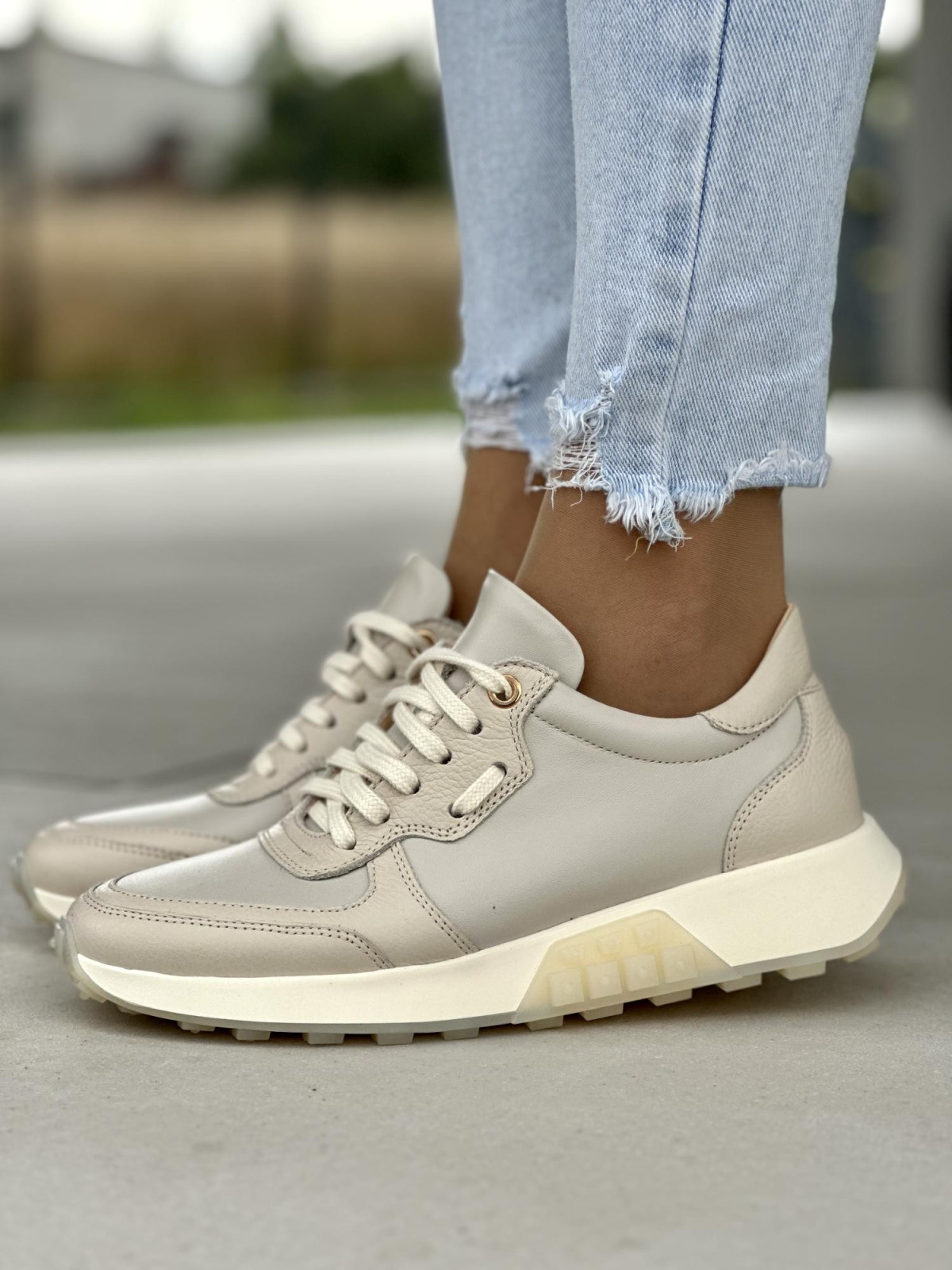 Beżowe sneakersy damskie skórzane OLEKSY polskiej produkcji