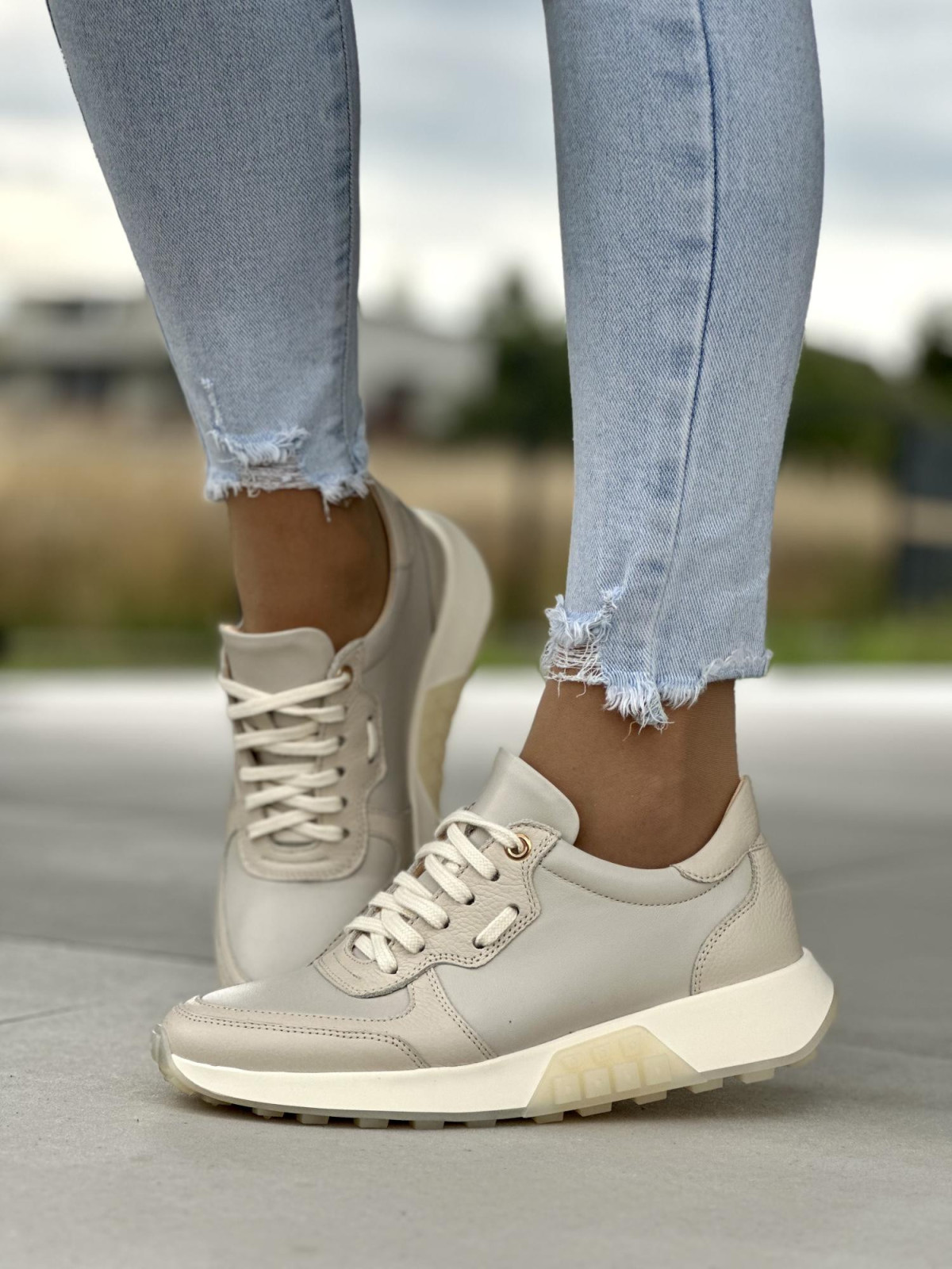 Beżowe sneakersy damskie skórzane OLEKSY polskiej produkcji