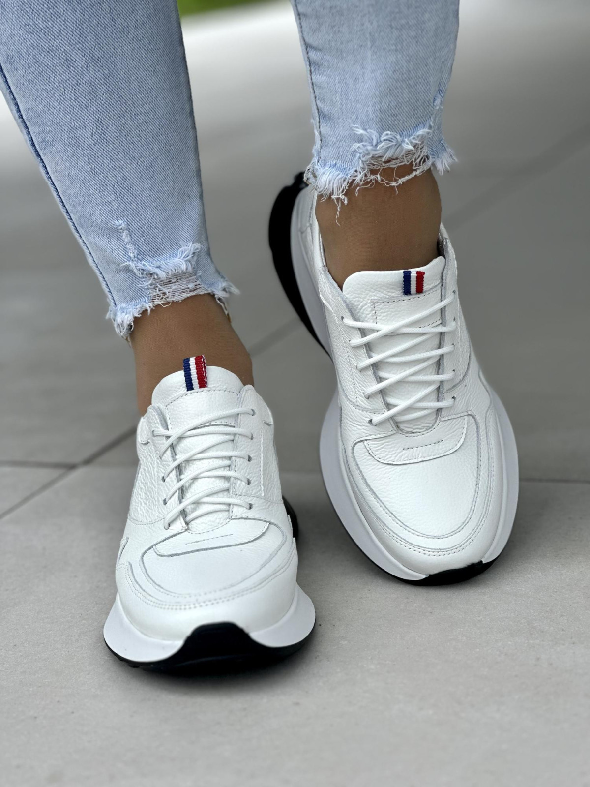 Białe sneakersy damskie OLEKSY ze skóry naturalnej polskiej produkcji