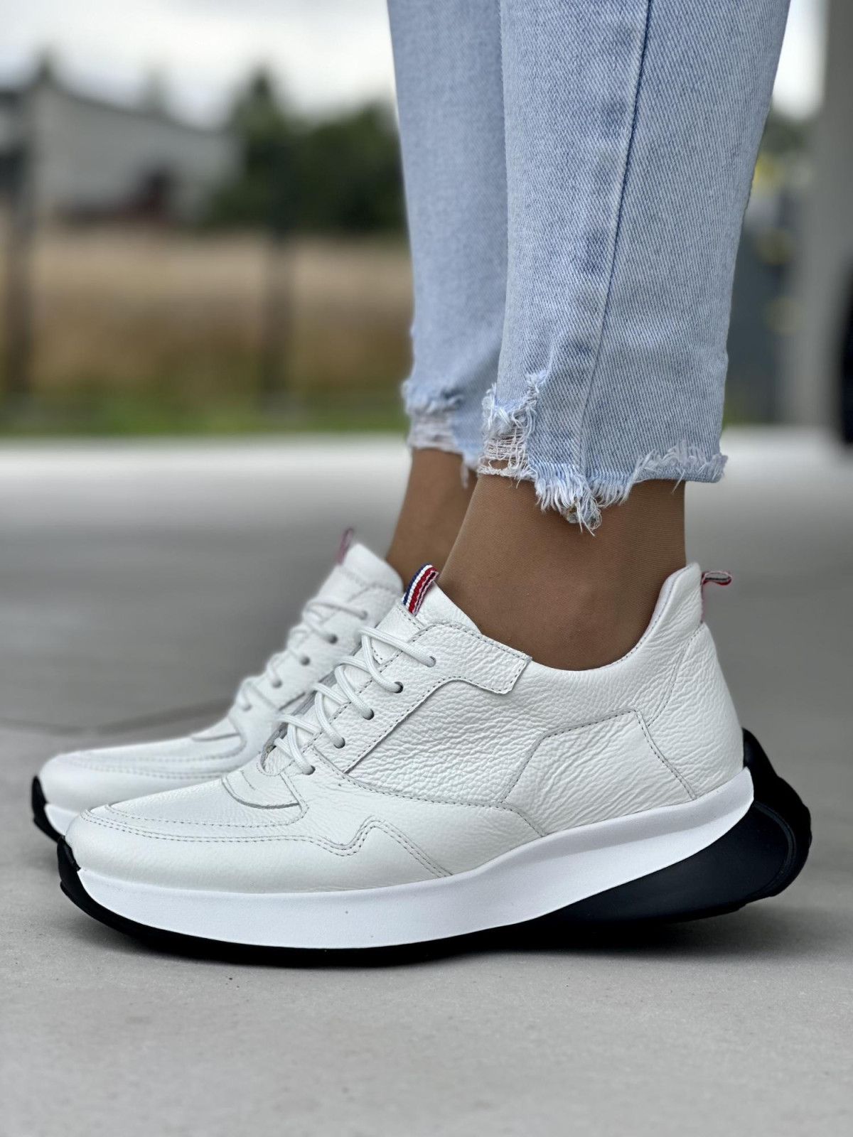 Białe sneakersy damskie OLEKSY ze skóry naturalnej polskiej produkcji