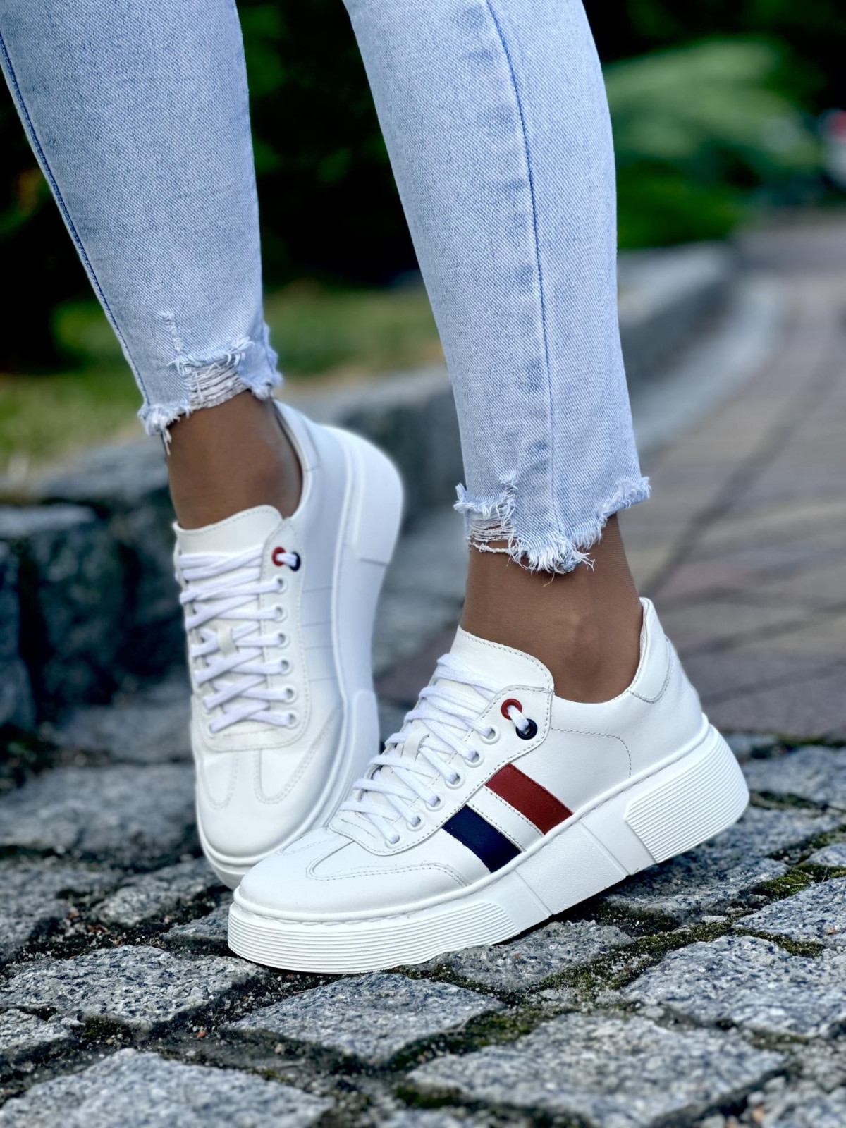 Białe sneakersy damskie OLEKSY ze skóry naturalnej polskiej produkcji