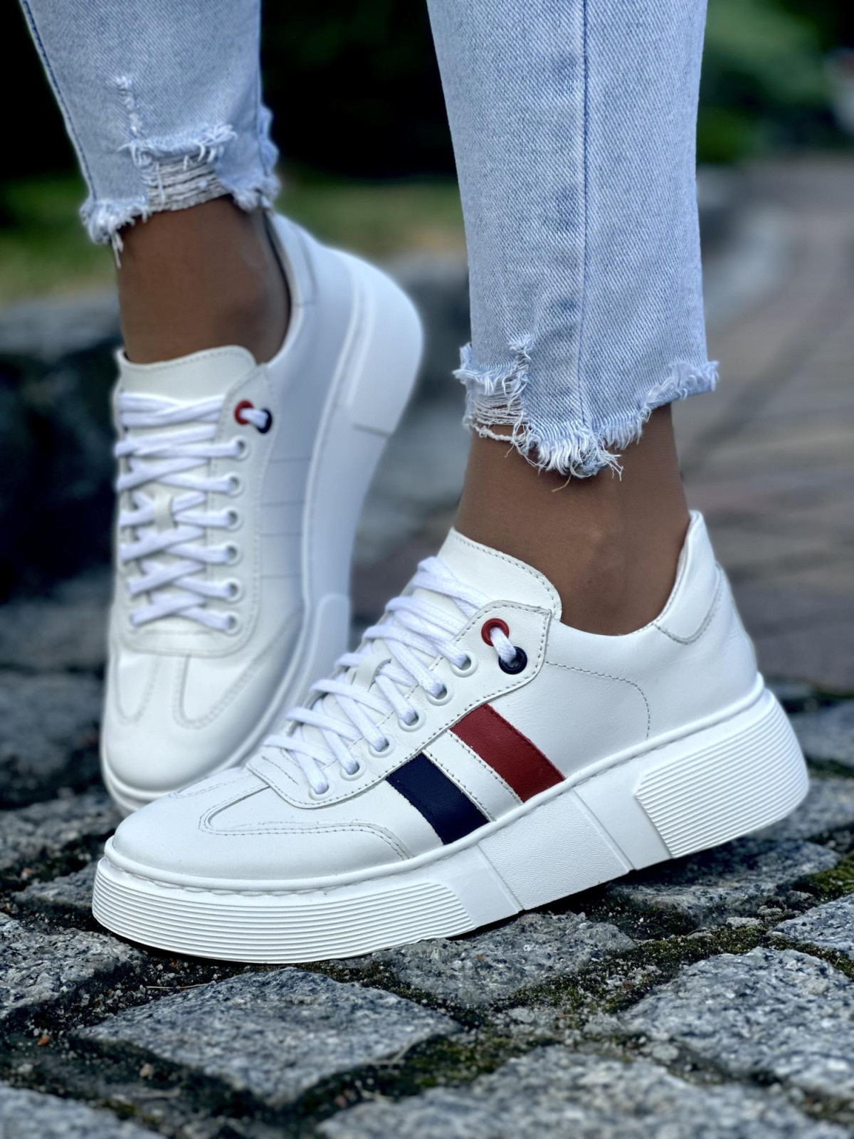 Białe sneakersy damskie OLEKSY ze skóry naturalnej polskiej produkcji