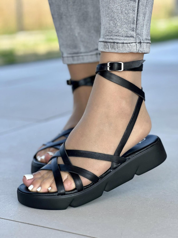 Czarne sandały damskie skórzane OLEKSY polskiej produkcji na grubym spodzie