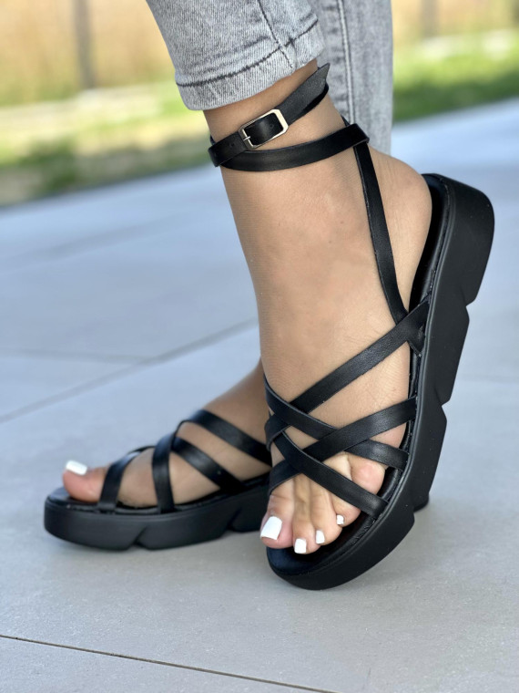 Czarne sandały damskie skórzane OLEKSY polskiej produkcji na grubym spodzie