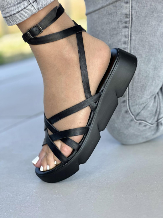 Czarne sandały damskie skórzane OLEKSY polskiej produkcji na grubym spodzie